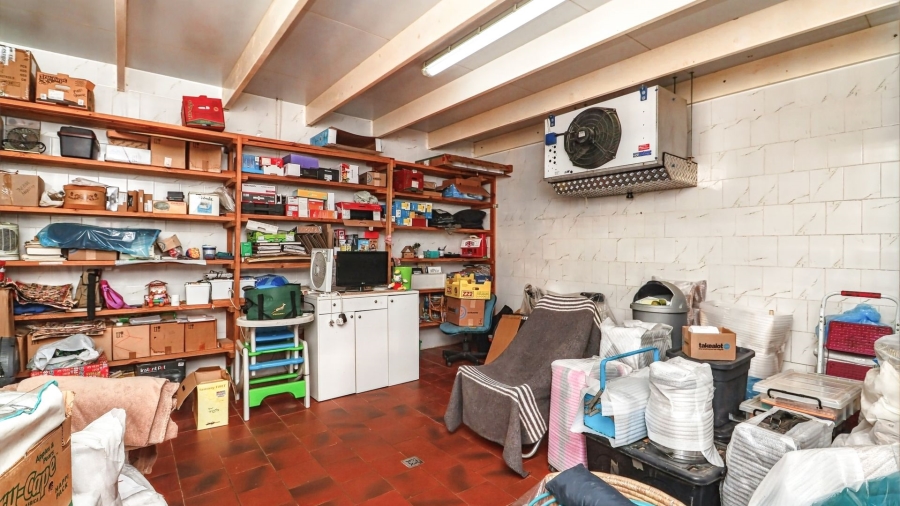 Commercial Property for Sale in Rondevlei Western Cape